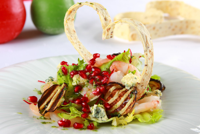 Romantyczna walentynkowa kolacja ? przepis na sałatkę dla serca