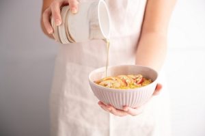 Owsianka_korzenna_z_jablkiem_thermomix_small W 2021 roku lekko zaczynaj i kończ dzień! Śniadanie zjedz jak król – Kolację jedz jak żebrak? Nie do końca!