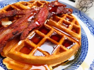Waffle and Bacon Międzynarodowy Dzień Gofra 25 marca – gofry – sprawdź, jak przyrządzić je samodzielnie