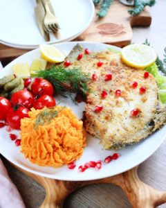 Smażony turbot w panierce orzechowej z kremowym puree z batatów – Justyna Ratajczak 20 marca, obchodzony jako Międzynarodowy Dzień Bez Mięsa (Meatout Day) dlatego pora na: Turbot w roli głównej – ryba, której się nie oprzesz